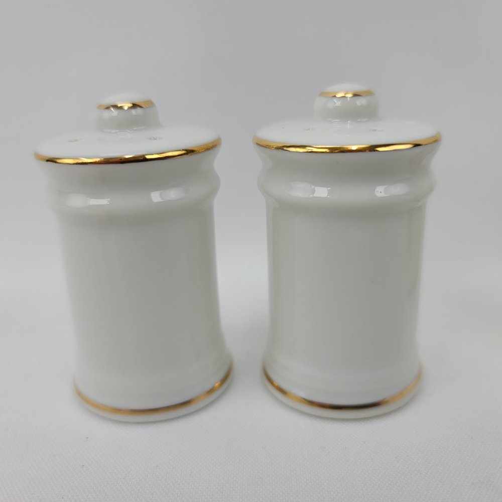Vintage 70s NOS Walt Disney World Cinderellas Castle Salt & Pepper Shakers Japan - Picture 7 of 9